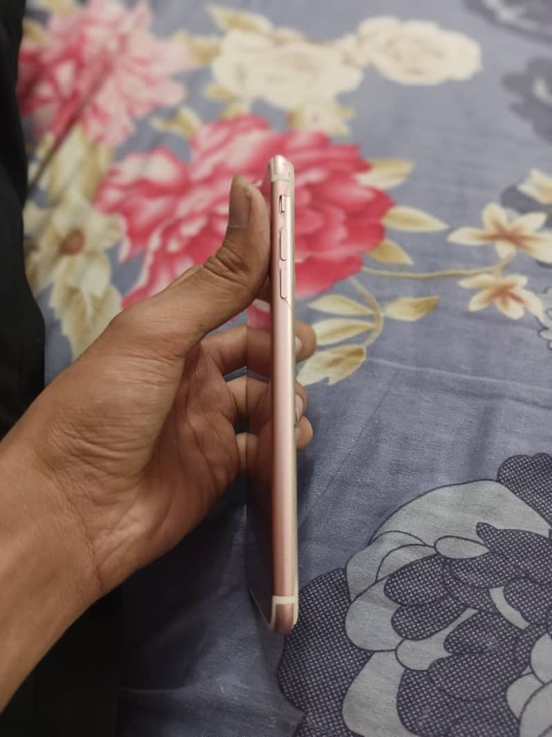 Apple iPhone 7 Plus 2