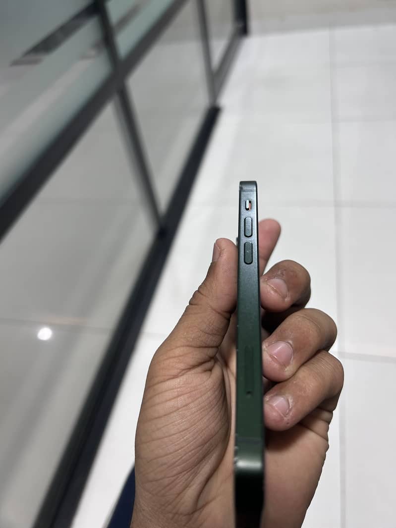 iPhone 13 mini 4