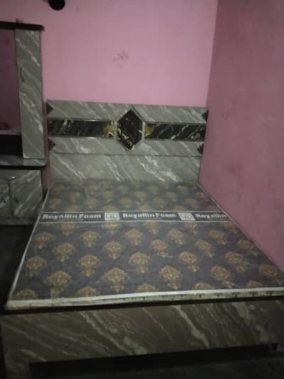 Pura Bedroom Set - Single Bed, Mattress aur Almari - Urgent Sale
