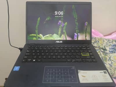 ASUS- Vivobook