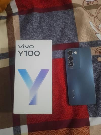 Vivo y 100 8+8/256 memory fast 80 Watt charger lush camera complete