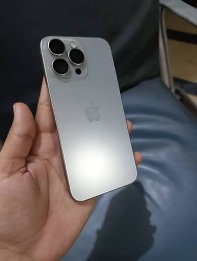 15 Pro Max natural Titanium 256gb factory unlock non active