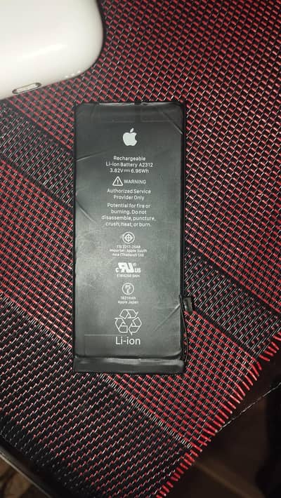 iPhone SE 2020 Genuine Battery (Health 74% or 76%)