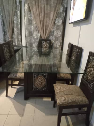 dinning table with 6 chairs