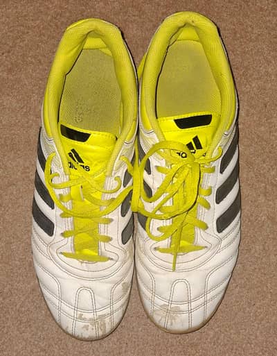 football adidas shoes size 9 gripper