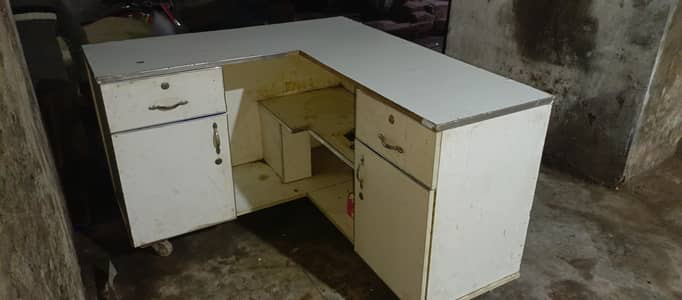 Large Size L Shape Counter for Shops Urgent Sale