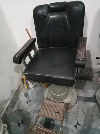saloon chairs  for sale 03051054266 location khurrainwala