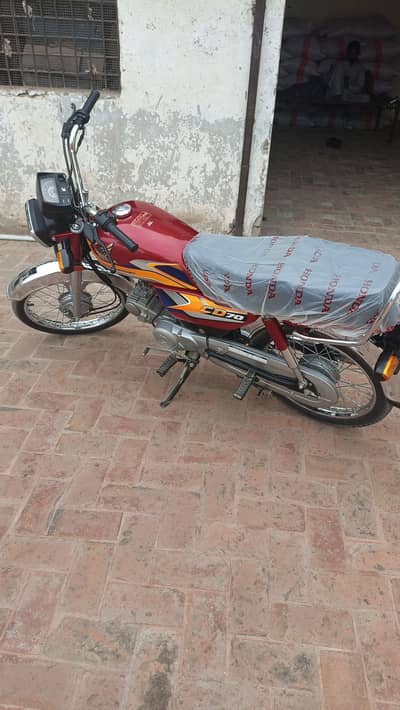 Honda 70cc aplat par hi abi number nhi lagiwa 03005642103