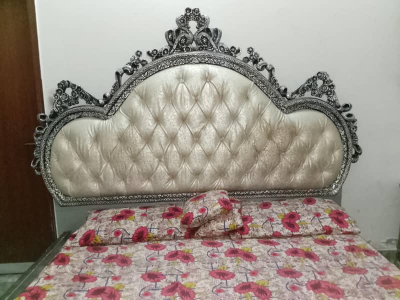 king side Bed 3