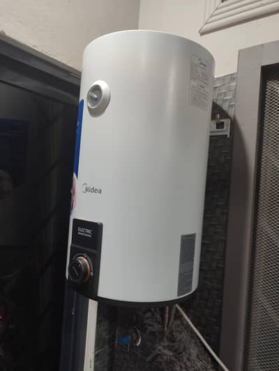 الیکٹرک گیزر مظبوط موٹی چادر  پریشر موٹر پر چلنے والا midea