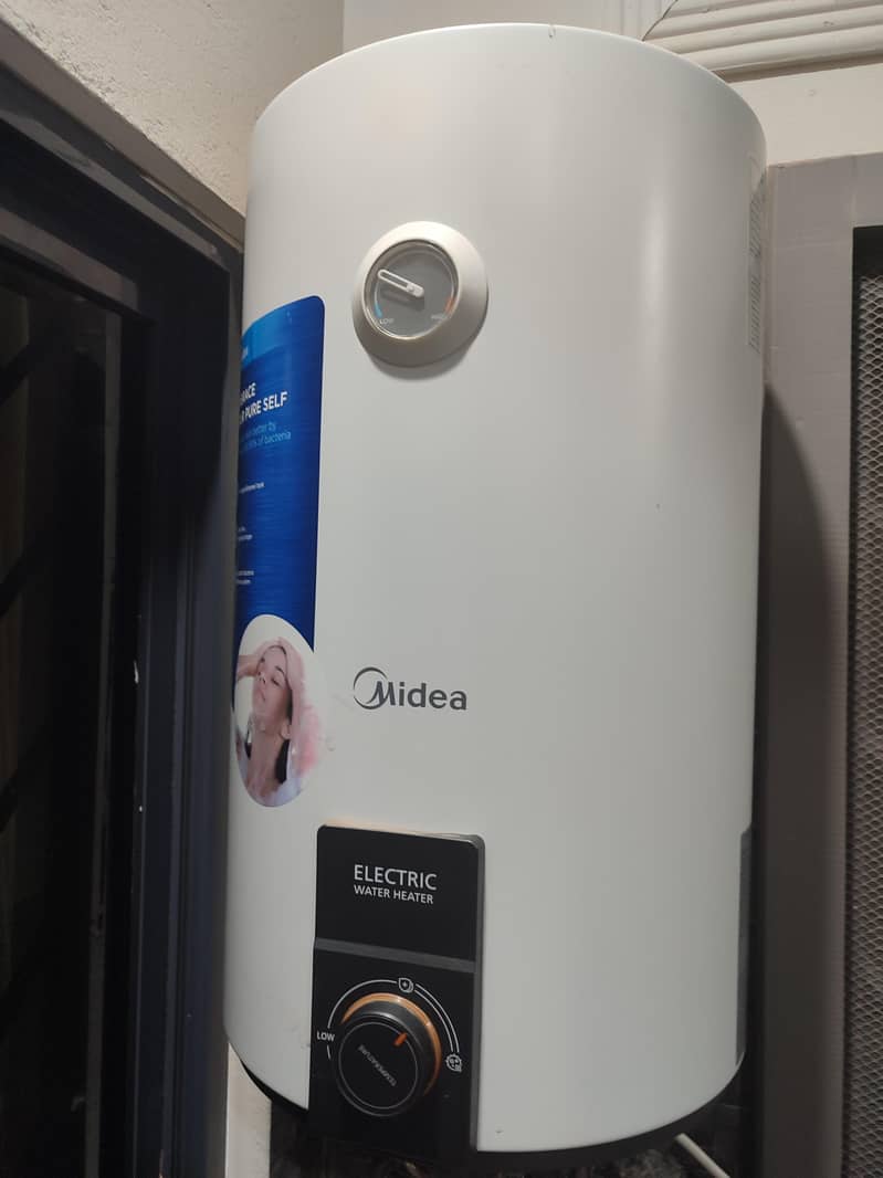 الیکٹرک گیزر مظبوط موٹی چادر  پریشر موٹر پر چلنے والا midea 3