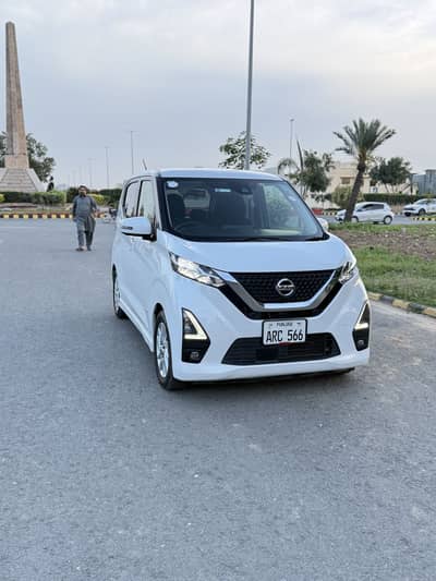 Nissan Dayz S hybrid X Pro Pilot