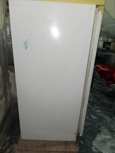 fridge urgent sale out need to money