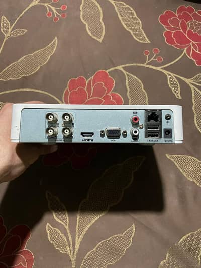 Hikvision 4-channel Digital CCTV Camera dvr DS-7104HQHI-K1