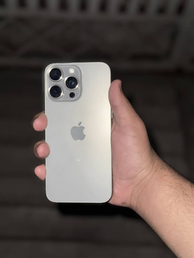 iPhone 15 Pro Max 10/10 Jv 4