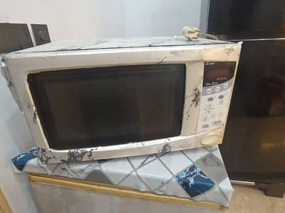 LG microwave oven 28 liters on excellent working condition