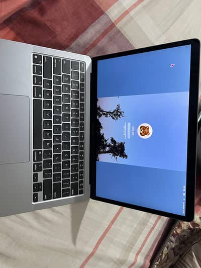  Apple MacBook Air M1 (2020) – Excellent Condition 