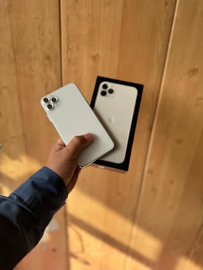 Iphone 11 pro max factor unlock with box cable