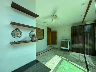 1 Room Attached Washroom For Rent Near Emporium Mall(Only For Females or Families)