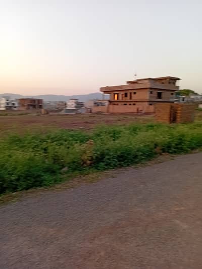 Beautiful Location Plot For Sale in G-14/2