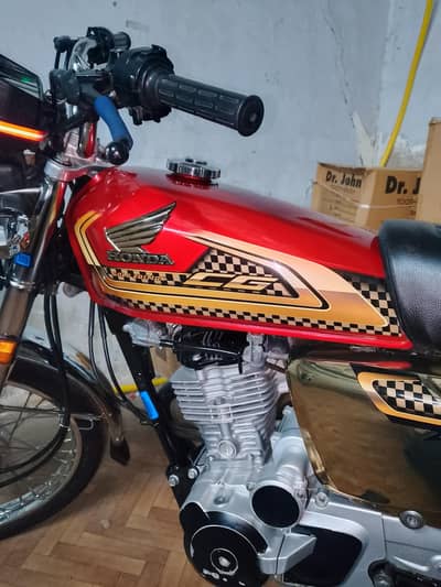 Honda 125 gold edition karachi number excellent and original condition