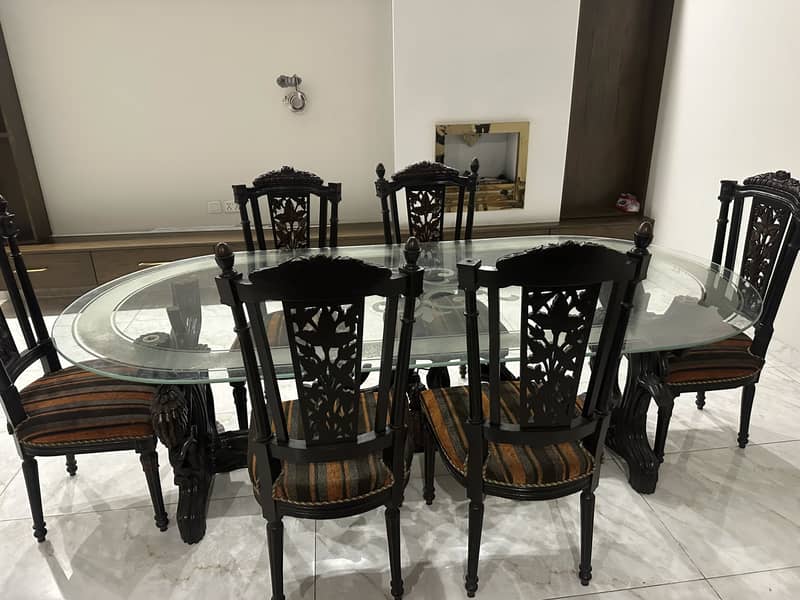 Used dining Table 0