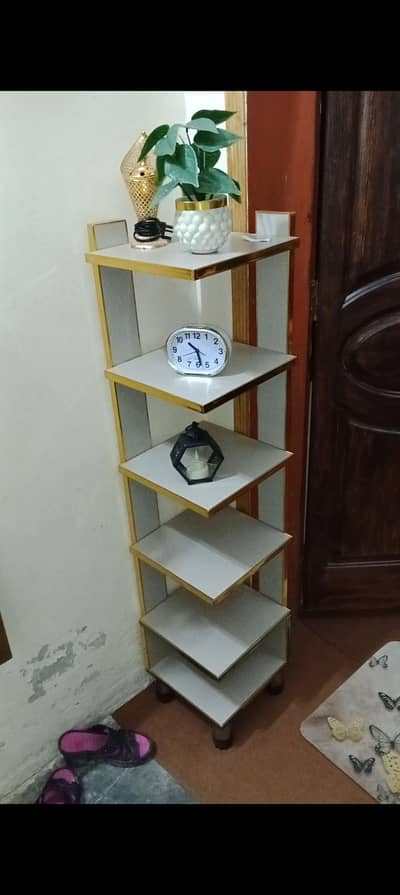 wooden laminated shelfs