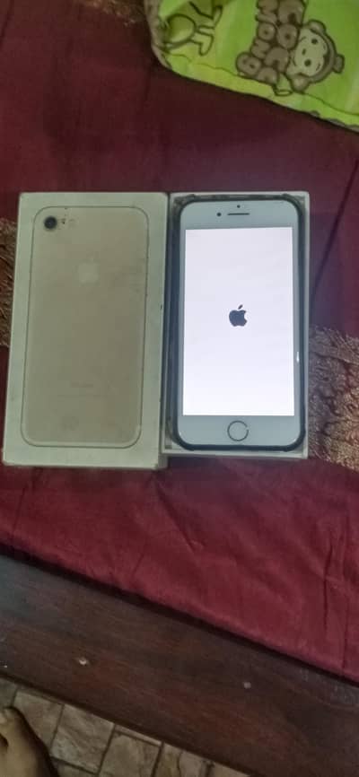 i phone 7 with box 128 gb good condsion