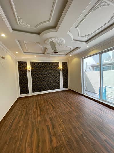 10 MARLA FULL HOUSE NEAR TO MARKET FOR RENT