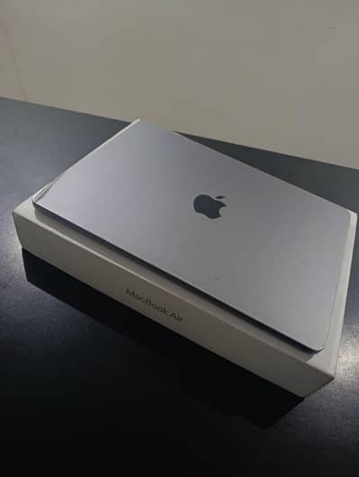 MacBook Air M2 2022 | 8GB/256GB | Grey | Original box & charger 10/10