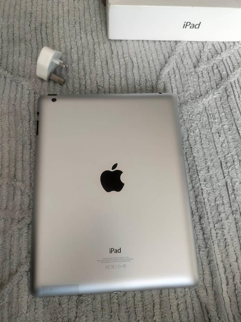 ipad 4 generation with box 1