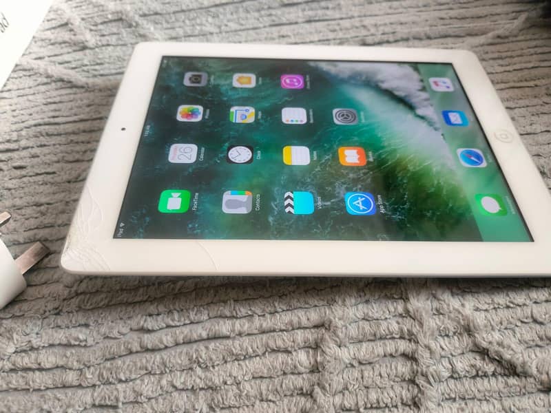 ipad 4 generation with box 2