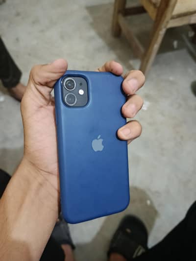 iphone 11        64GB