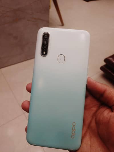 Oppo A31 with box and charger