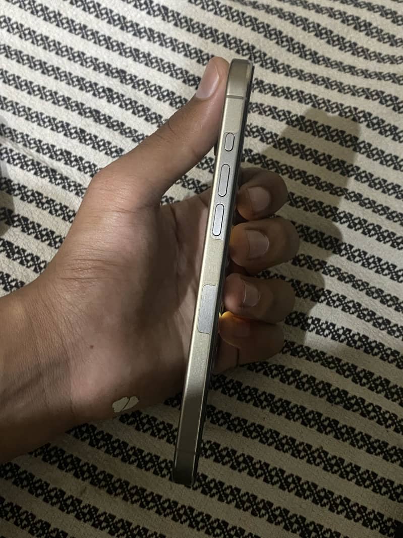 Iphone 15 pro max 4