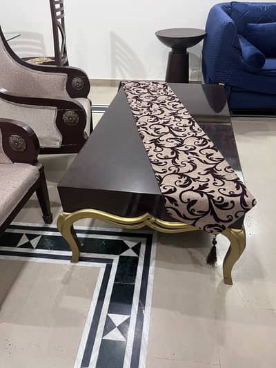 High Gloss Center Table 2.5ft x 4.5ft – Well Maintained