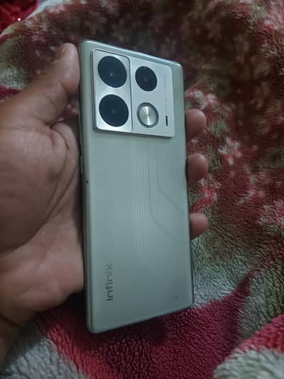 note 40 pro bmw racing edition