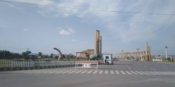 A Residential Plot Of 10 Marla In Royal Orchard - Block B