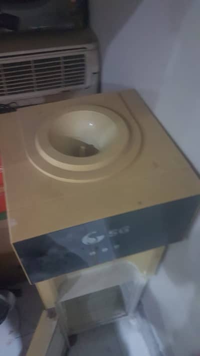 sg brand used refrigerator 2taps hot and cold