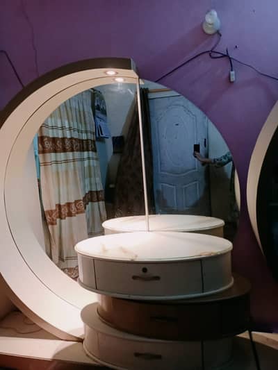 DRESSING TABLE AVAILABLE URGENT SALE