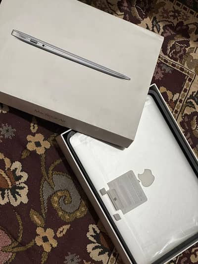 Apple MacBook Air 2015 with complete box