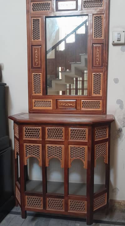 wall mirror and vanity  console