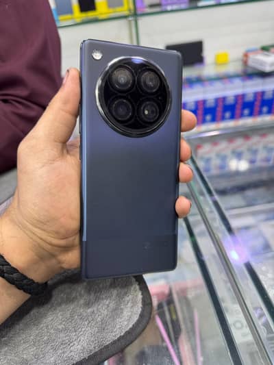 Infinix zero 40 8+8/256