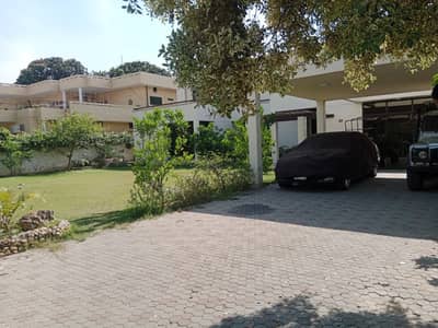 2-KANAL ELEGANT AND FULLY MAINTAINED SUPER HOT LOCATED BUNGALOW IS AVAILABLE IN THE BEST BLOCK OF DHA LAHORE.