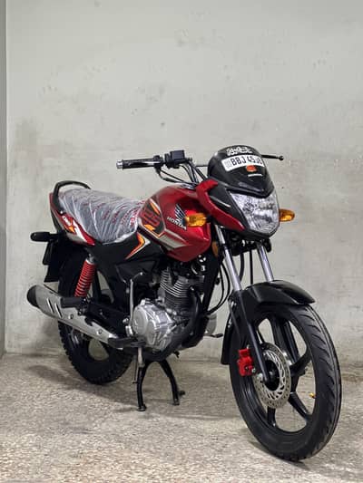 Honda cb125f 2025 model ( low millage )