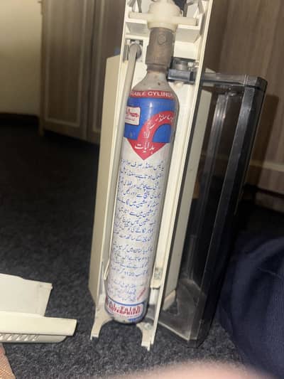 Soda stream machine with co2 cylinder