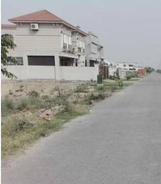 1 Kanal plot in the prestigious DHA Phase 6