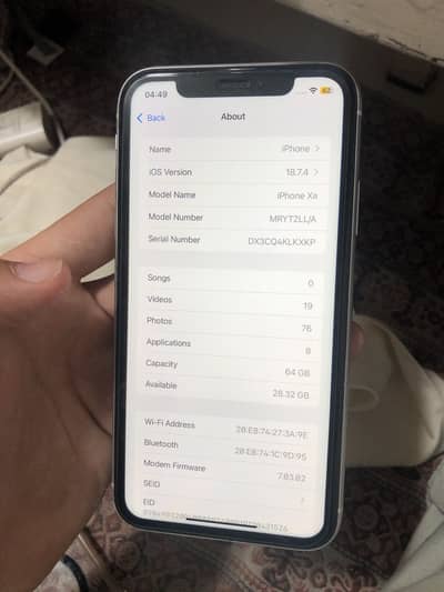 iPhone xr 10/10 whiat color