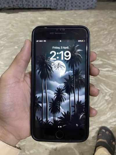 Apple iphone 8plus. { 03244021285
