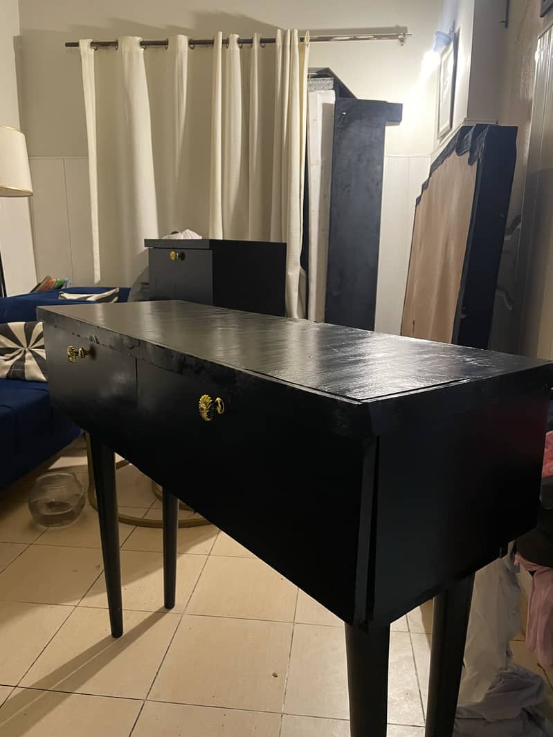 Bed + Dressing Table + Side Tables 2